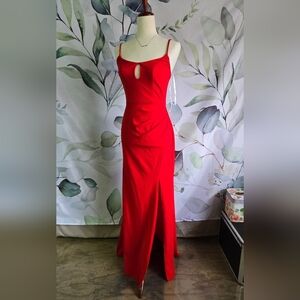 DB STUDIO | Crepe Keyhole Sheath with Side Slit in Poppy sz 2